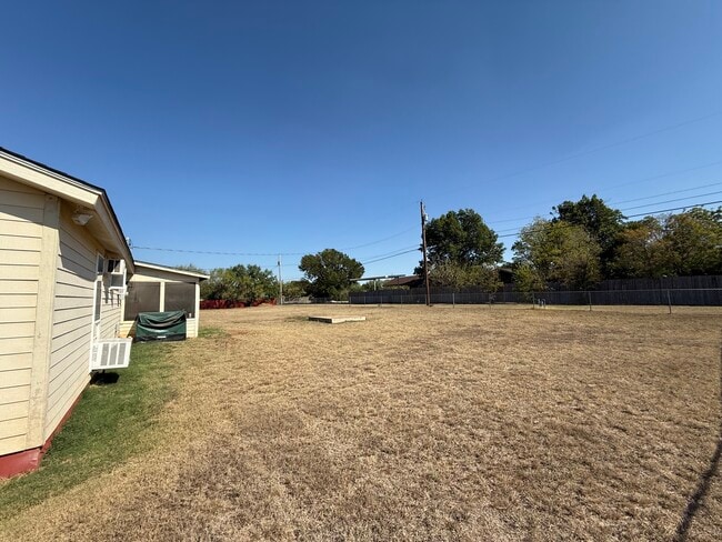 Building Photo - 1409 Harrell Ave