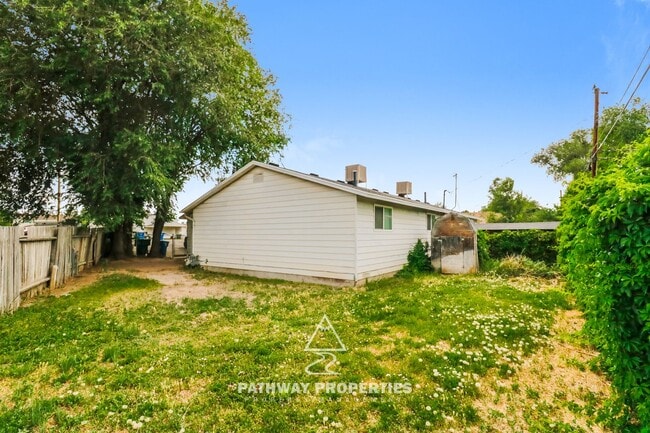 Building Photo - 3183-3183 S Harlingen Cir