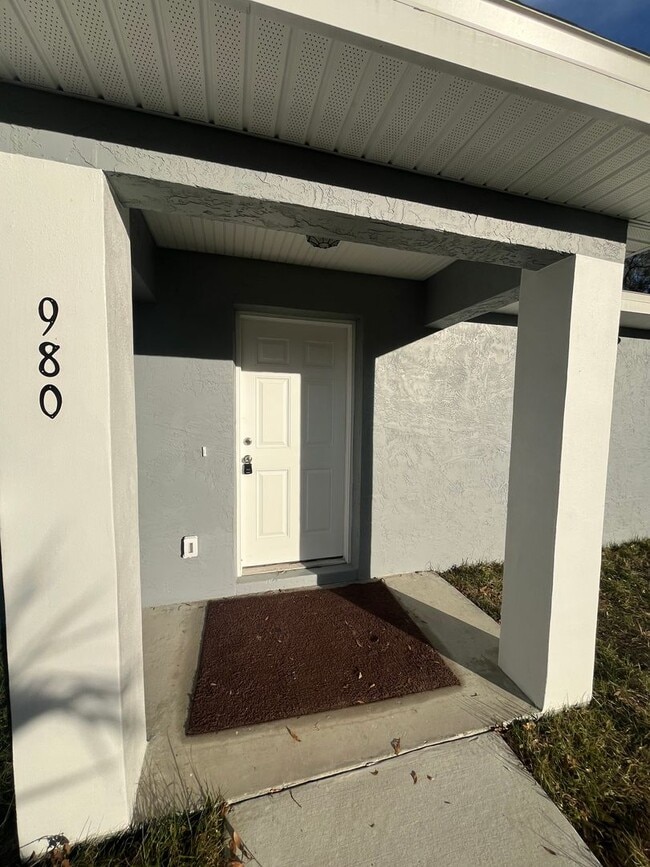 Building Photo - 980 Waldon Ave