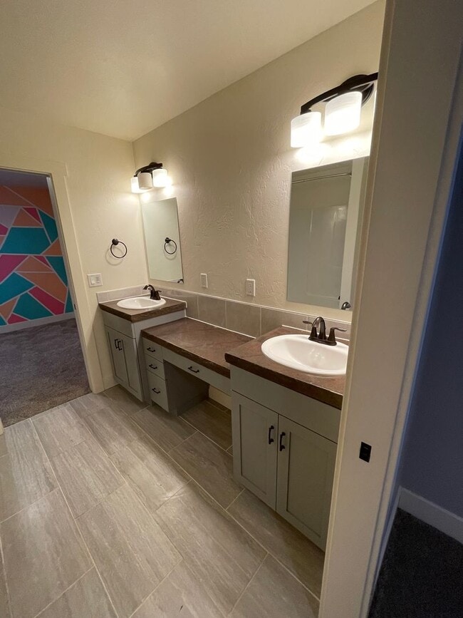 Building Photo - Beautiful Pet Friendly Home