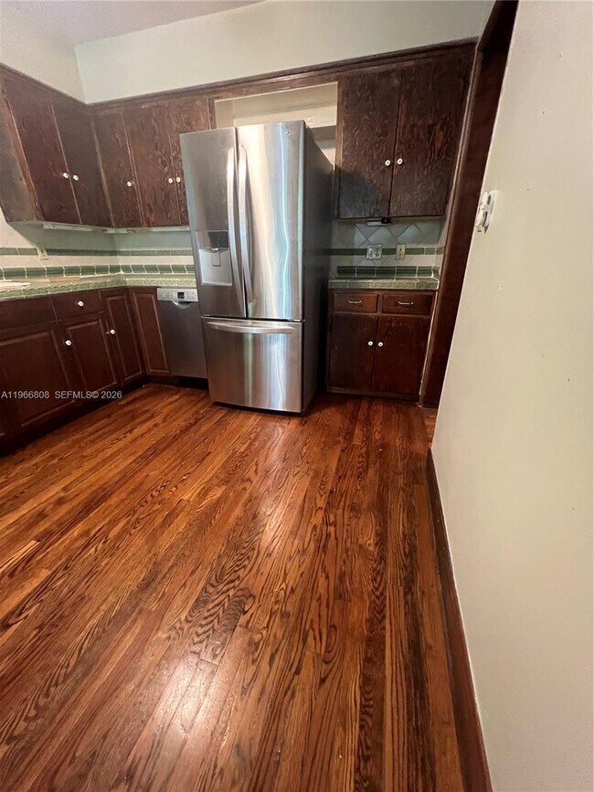 Building Photo - 814 Michigan Ave