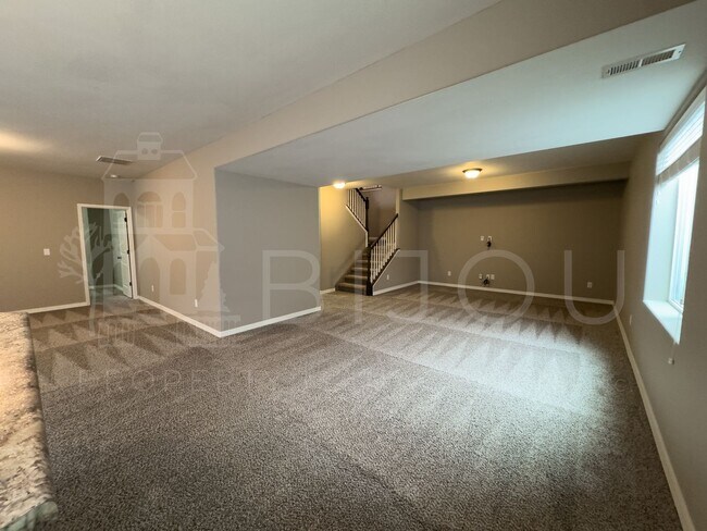 Building Photo - Large Well-Maintained Peyton Home