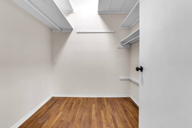 Building Photo - 342 N Claybrook St
