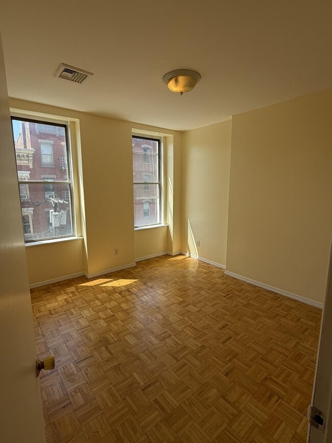 Building Photo - 348 Grove St