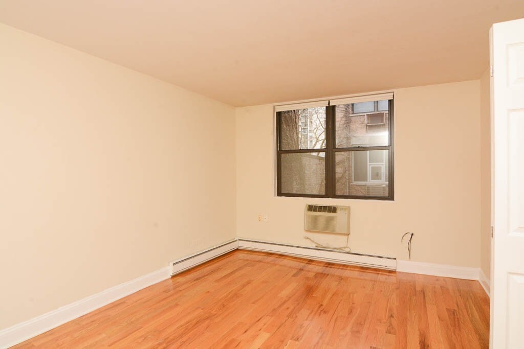 Building Photo - 1329 N Dearborn St
