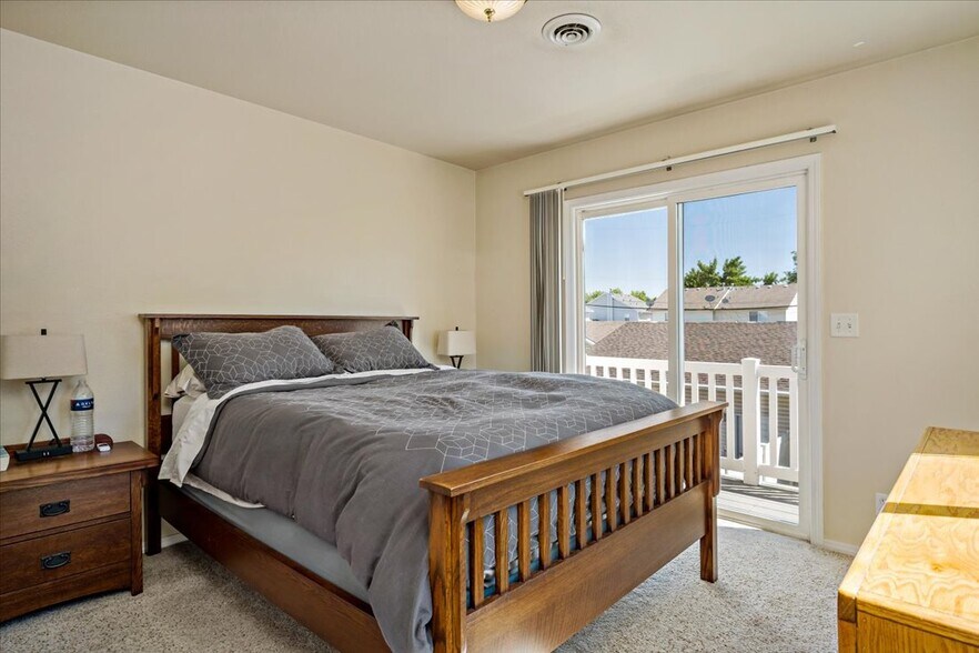 Building Photo - 3013 W Pleasanton Ave