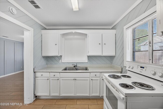 Building Photo - 2960 W 10th St