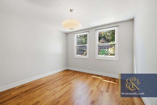 Building Photo - 360 Chenery St