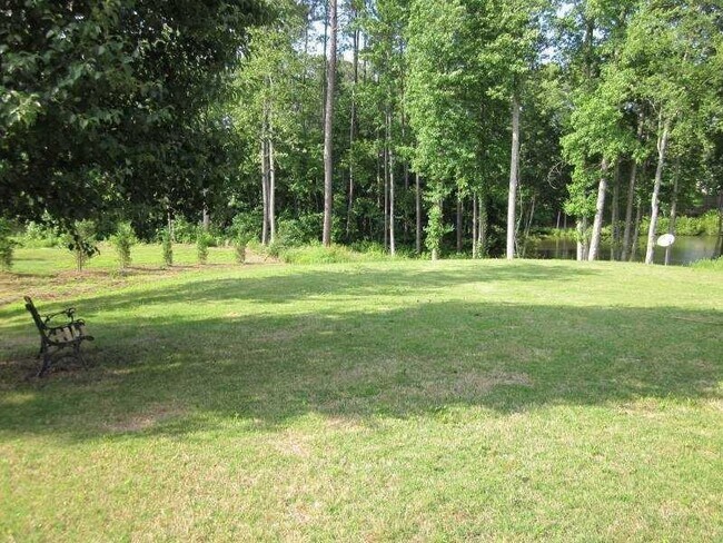 Building Photo - 3010 Lakeside Ct
