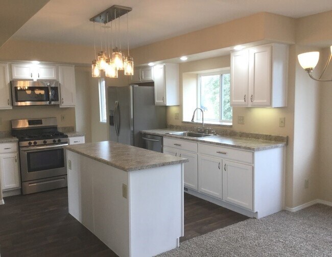 Building Photo - 5532 Many Springs Dr