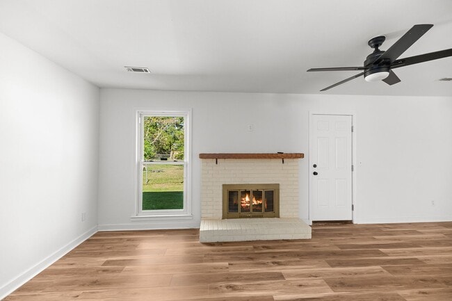 Building Photo - Beautifully Renovated Brick Home in a Quiet, Established Neighborhood