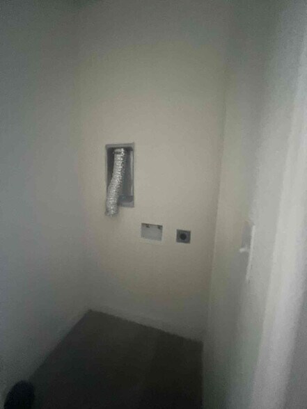 Building Photo - 1806 Atrium Pl Dr