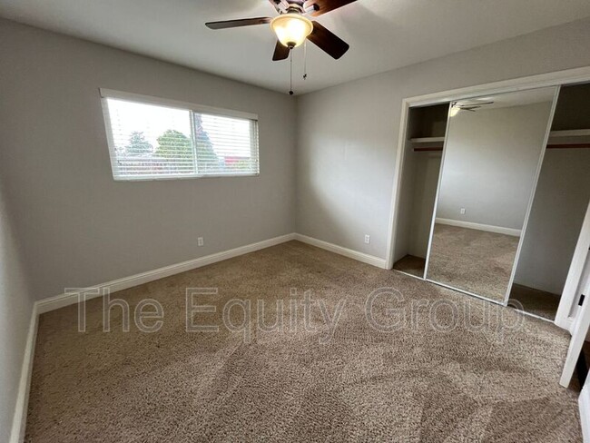 Building Photo - 2040 W Linda Vista Ave