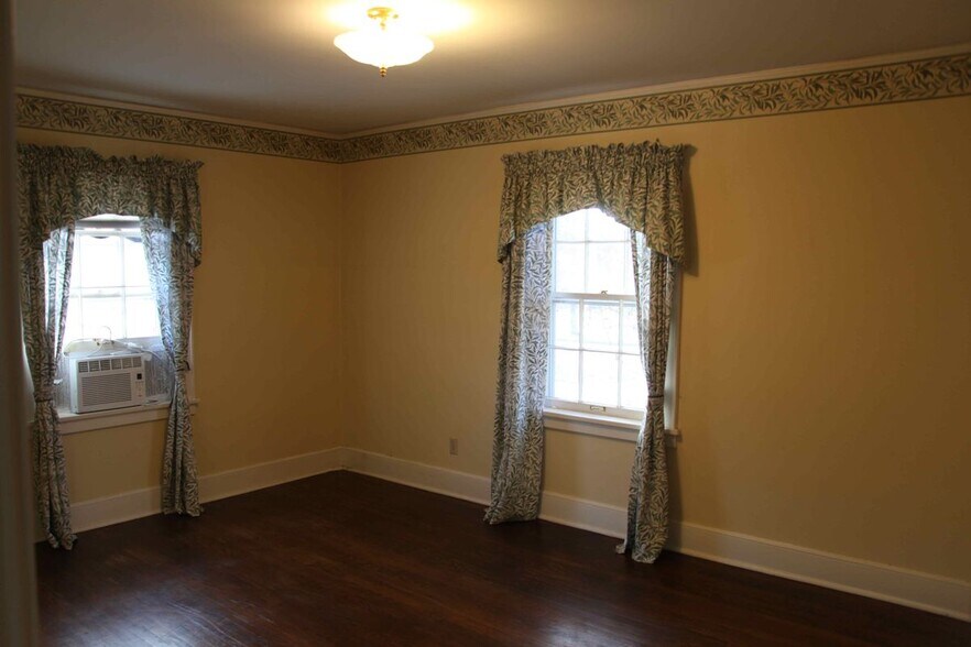 Building Photo - 1029 N Noyes Blvd