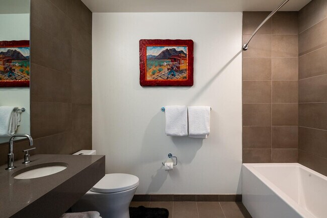 Building Photo - 4 Boathouse Way