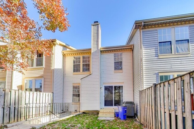 Building Photo - Ellicott City townhome for you!