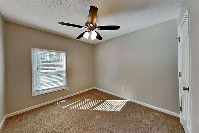 Building Photo - 379 Sumer Ln N