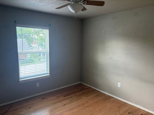 Building Photo - $1,500 Move-In Special