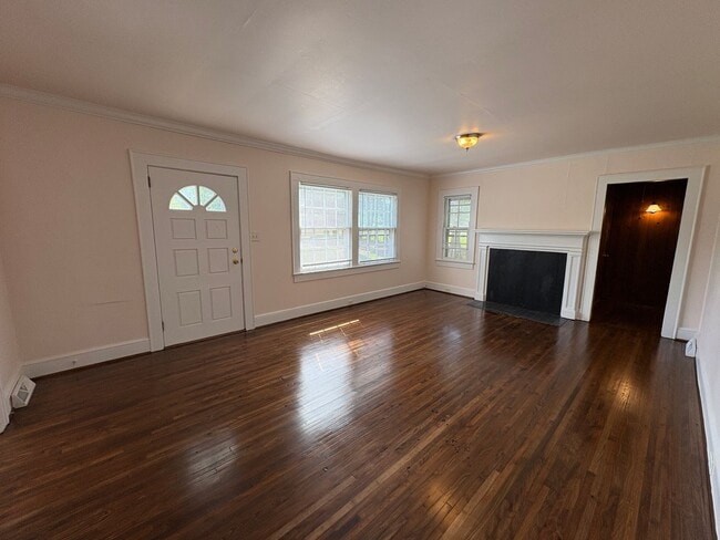 Building Photo - 3 Bedroom Home in Hickory Grove