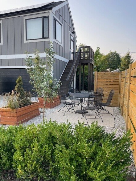 Building Photo - 1502 Fowler Ave