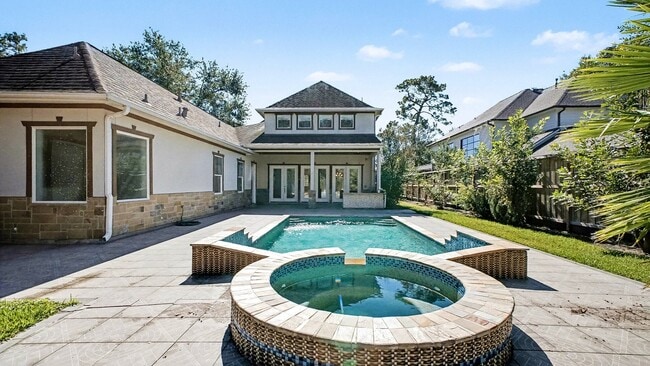 Building Photo - 726 W 30th St