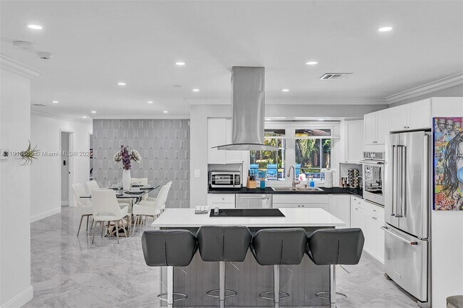 Building Photo - 2191 SW 27th Ln