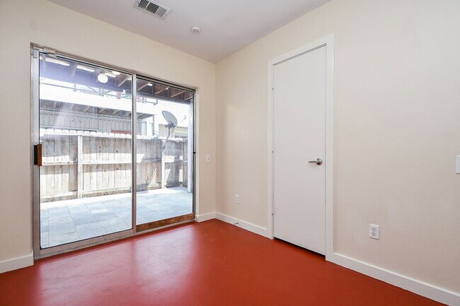 Building Photo - 824 Robin St