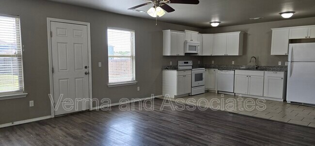 Building Photo - 5007 SW Fieldstone Blvd