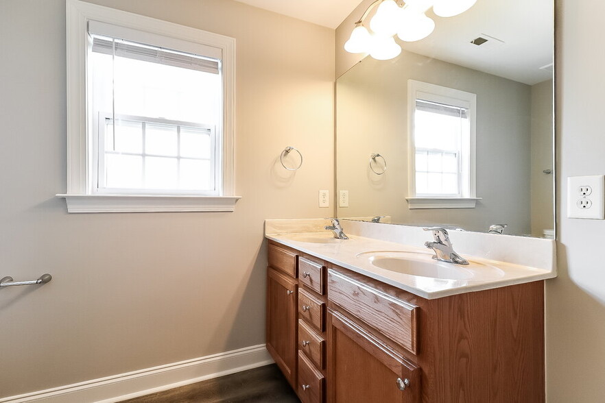 Building Photo - 445 Timber Meadow Lake
