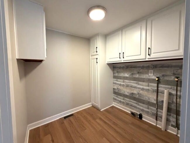 Building Photo - ~~~ What a gem!!- 2 Bedroom Home w/Great features!~~~