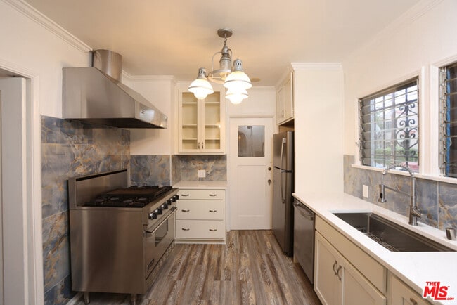 Building Photo - 755 N Crescent Heights Blvd