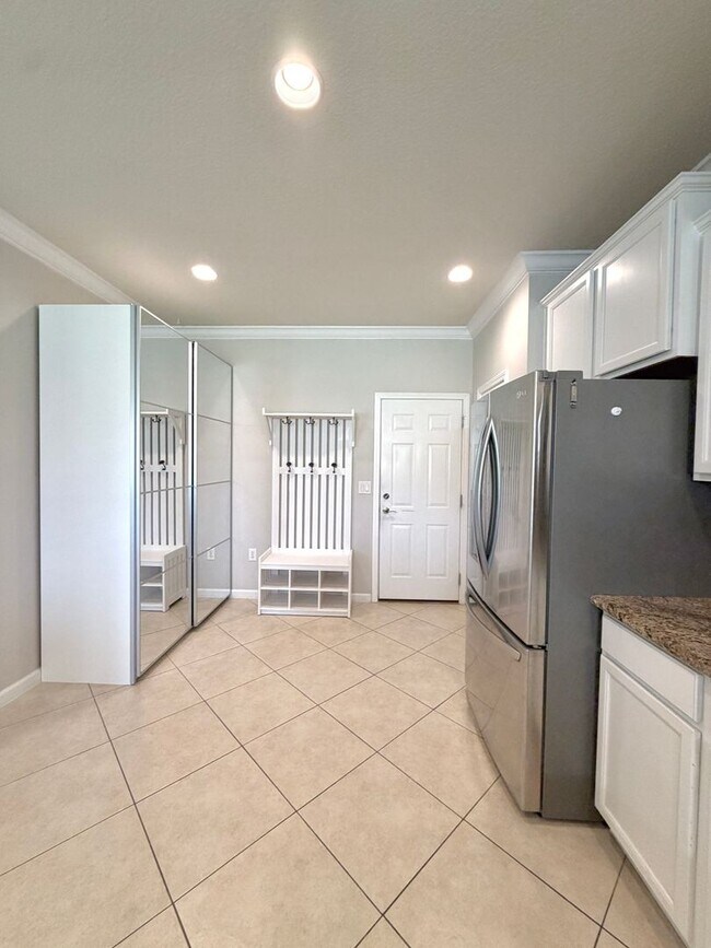 Building Photo - 13527 Montecito Pl
