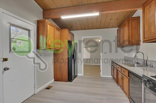 Building Photo - 1127 Rood Ave