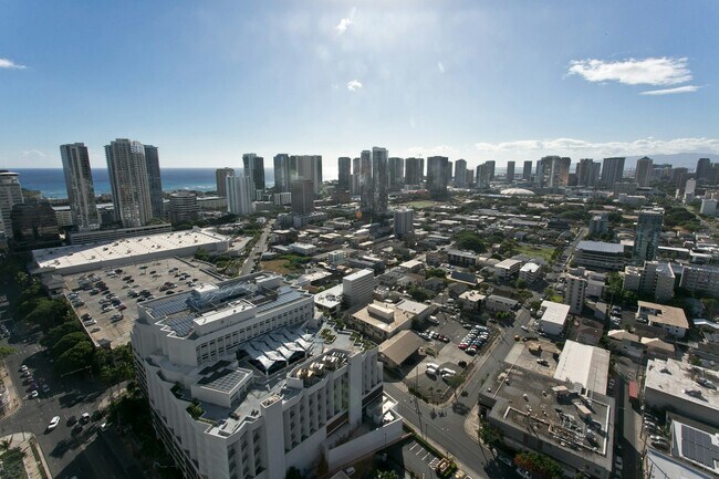 Building Photo - 1515 Liona St