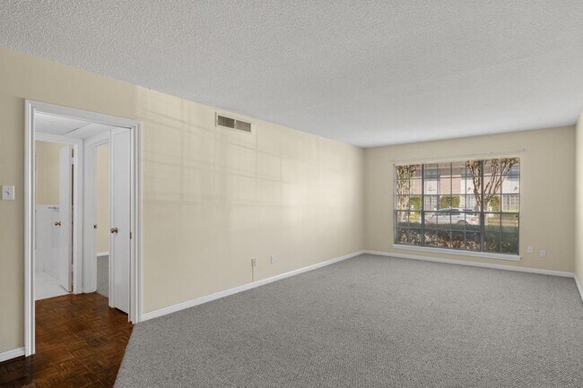 Building Photo - 2701 Bellefontaine St