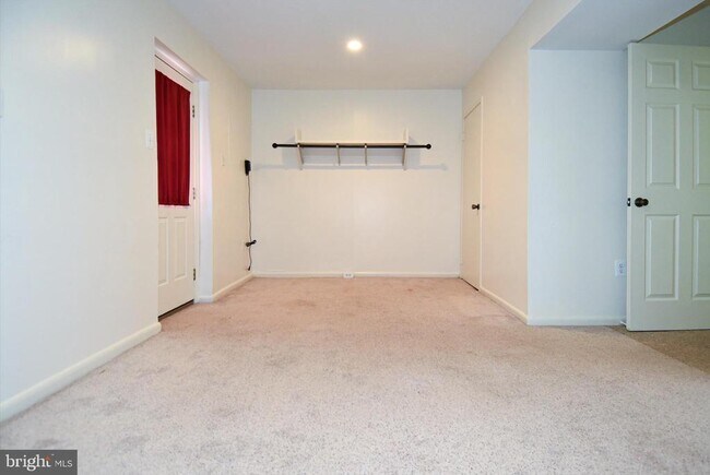 Building Photo - 2304 Hunters Square Ct