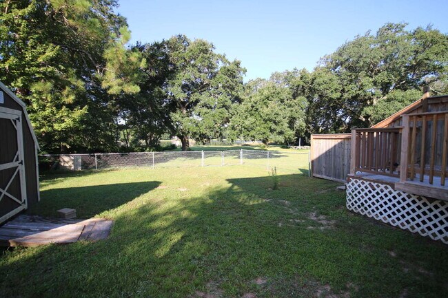 Building Photo - Waterfront Living Nearby – 2/2 Townhouse w...