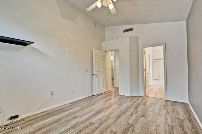 Building Photo - 3438 E Rockwood Dr