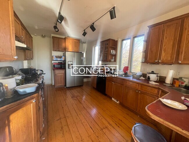 Primary Photo - 53 Lawn St