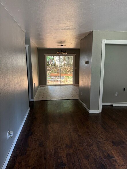 Building Photo - 4329 Ridgewood Ln NW