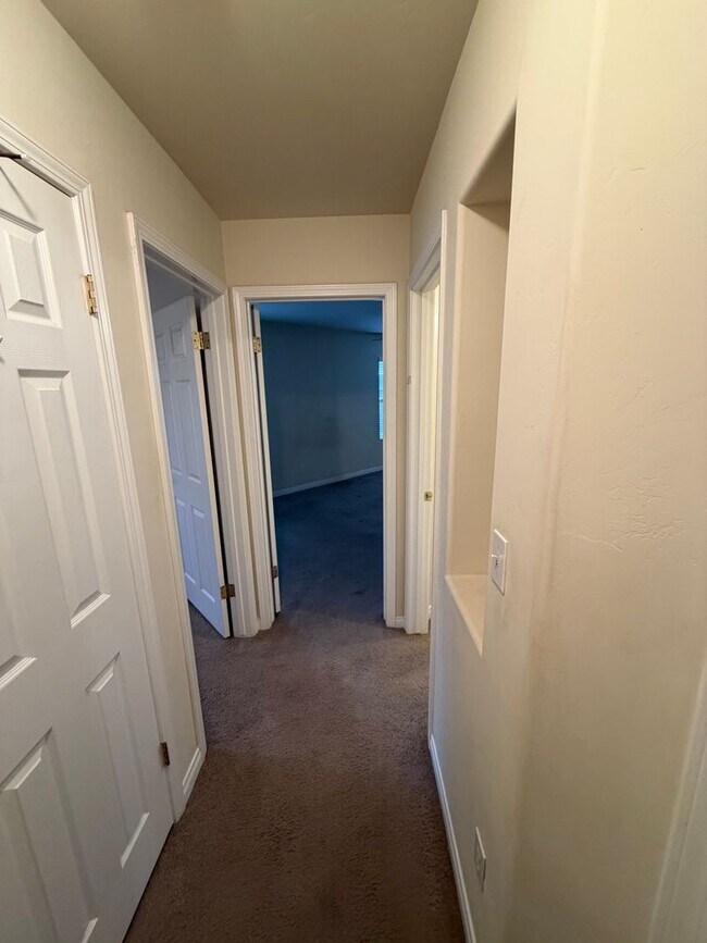 Building Photo - Take a look at this Gorgeous NW Bakersfield Home