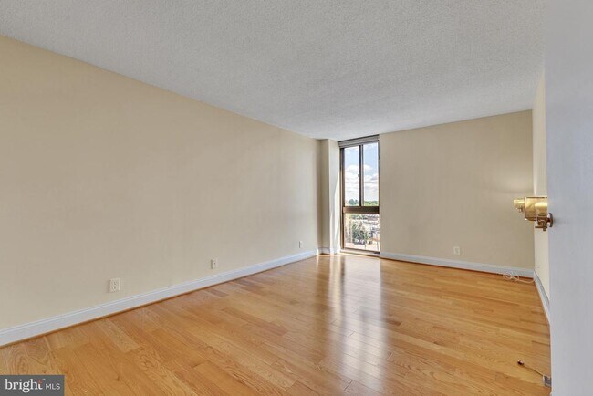 Building Photo - 6800 Fleetwood Rd