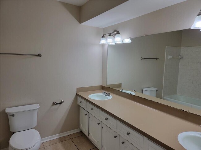 Building Photo - 713 Clubside Dr