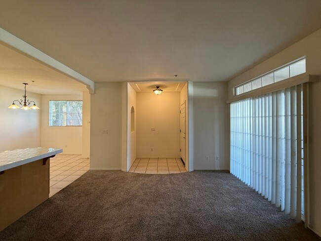 Building Photo - Centrally Located Downstairs Condo in the Oak Creek Villas