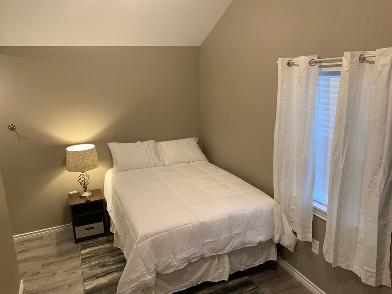 Building Photo - 3670 Wren