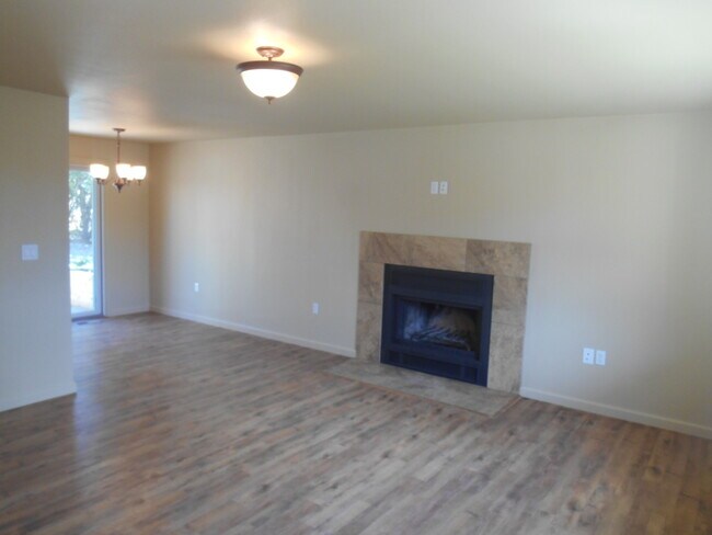 Building Photo - South Reno: Three Bedroom Home w/ RV Parking