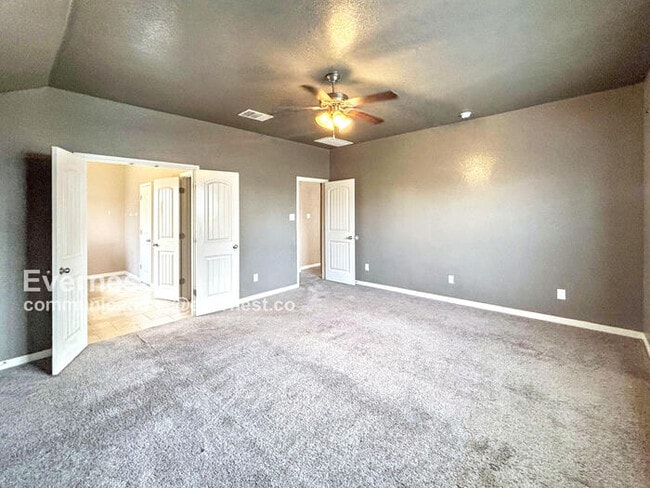 Building Photo - 501 W Vega Ln