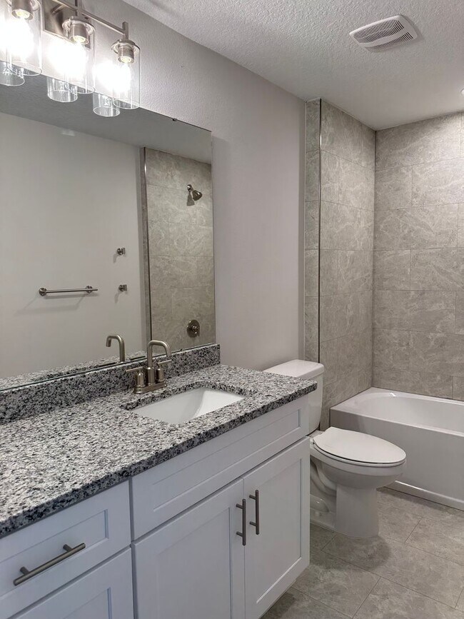 Building Photo - NEW 3/2/1 ready to rent! Pet friendly.