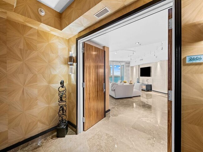 Building Photo - 333 Las Olas Way