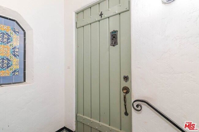 Building Photo - 1132 N Vista St